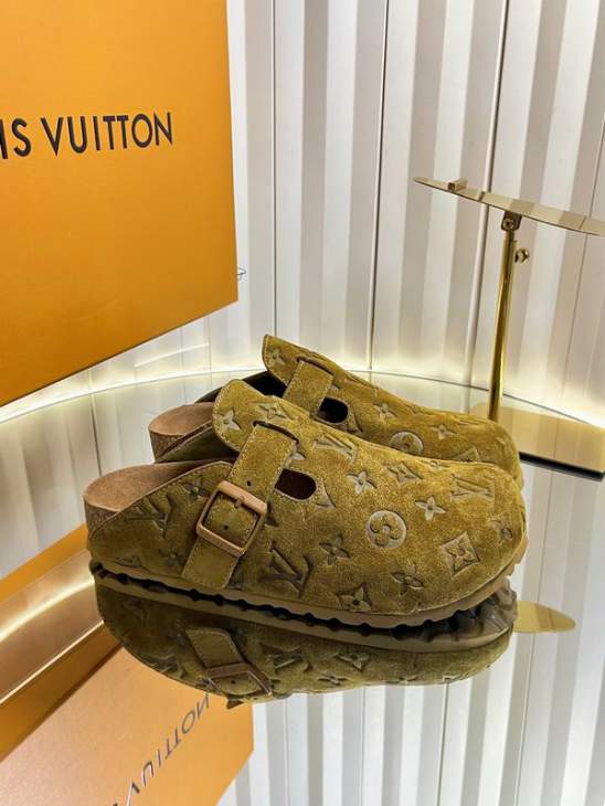 Picture of Louis Vuitton Slippers _SKULVsz35-45mnq01021095